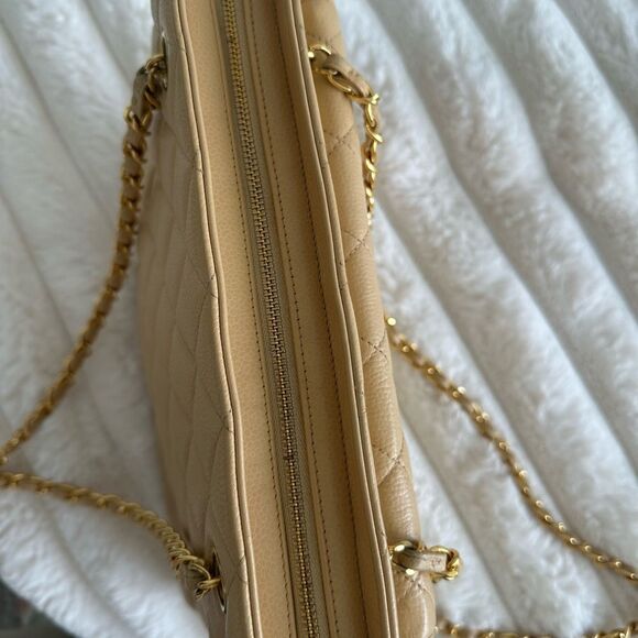 Chanel Caviar Vintage Tote Bag with Double chain straps - Picture 14 of 17